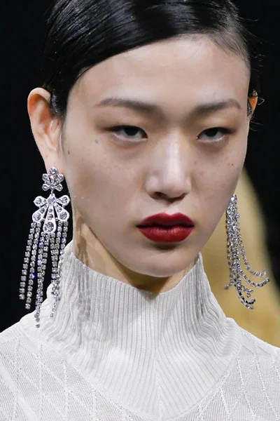 Look 10